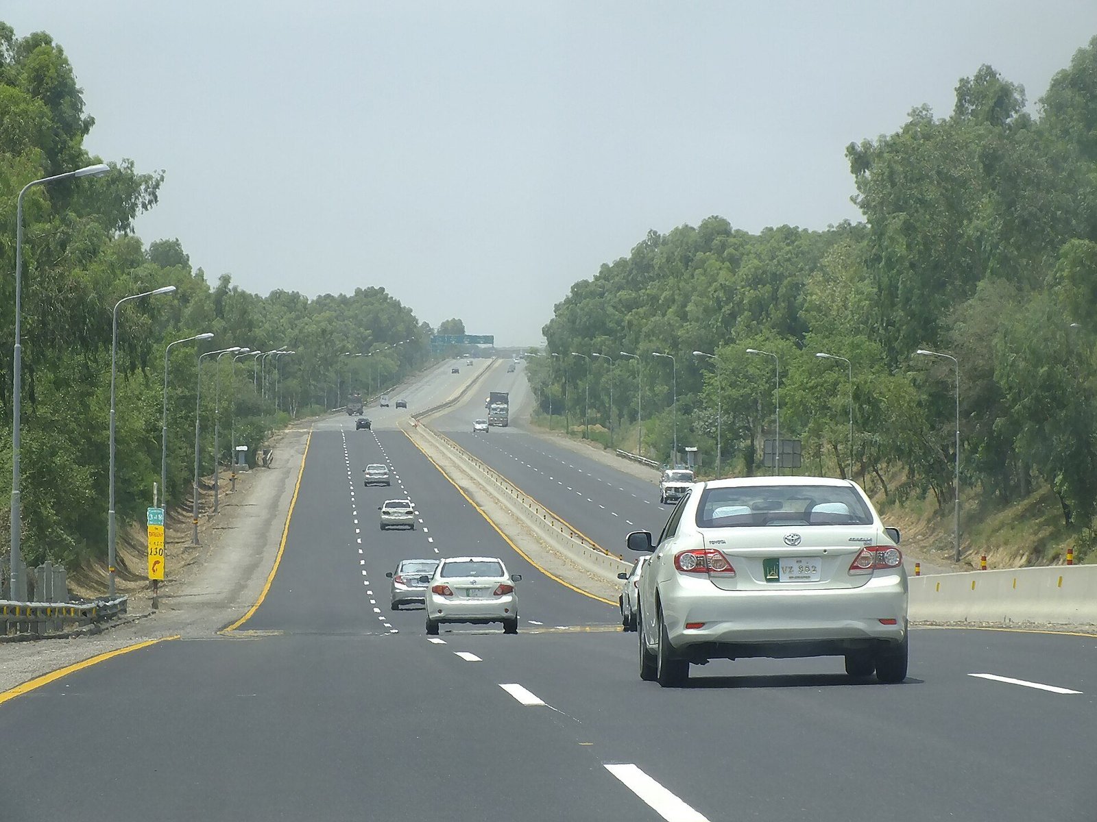 Sahianwala M-4 crash motorway Pakistan